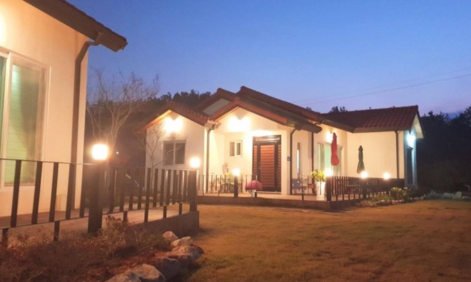 Chomak House | Haenam Ttangkkeunmaeul Hwigelri Pension