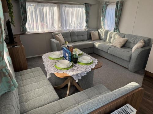Berwick-upon-Tweed Apartment | Haggerston Castle - Caravan - Sleeps 6 - Parking