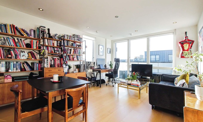 Haggerston Apartment | Haggerston - Top Floor 1 Bedroom with stunning view of the city skyline