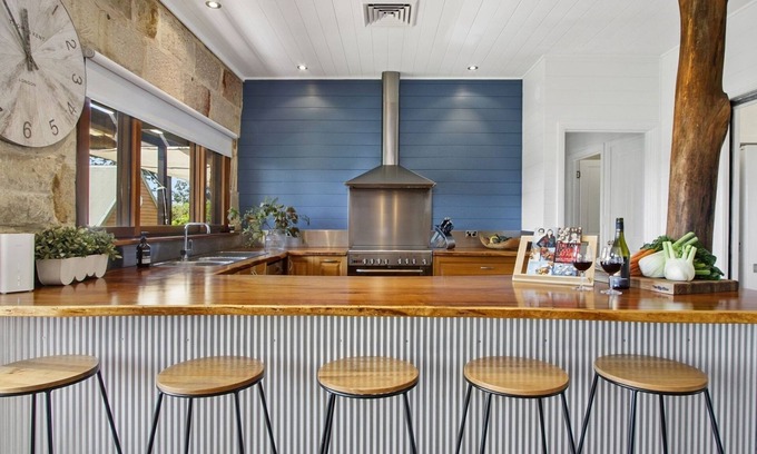 Kurrajong House | HAILEY@KURRAJONG - stylish and delightful. SPECIALS ON NOW !