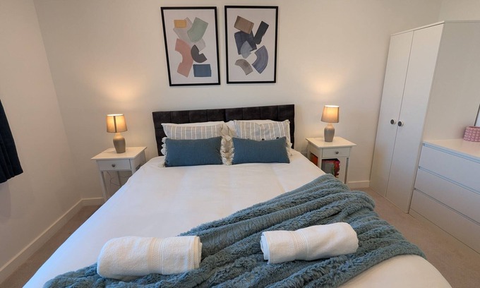 Tottenham Hale Apartment | Hale Elite Apartment : City Center : Retail Park