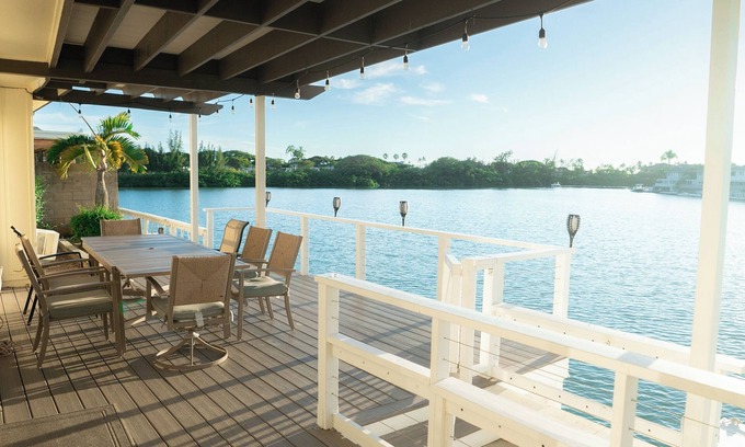 Portlock House | Hale Kai Lily - Waterfront Hawaiian Getaway 10% discount for November 2025