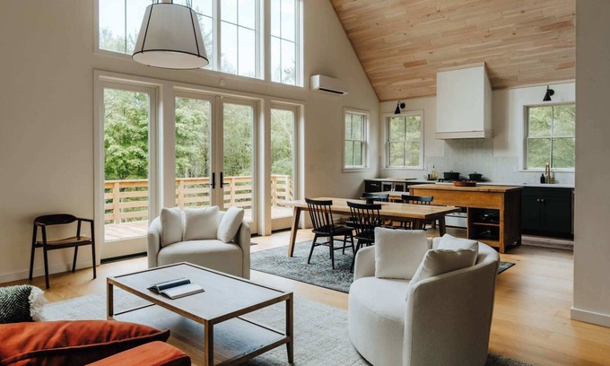 Barryville Ski Chalet | Half Moon Mtn House - Modern Chalet in Barryville