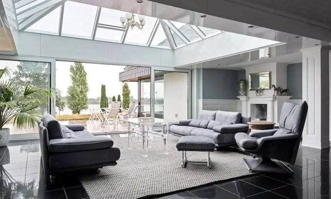 Bullenhausen House | Hamburg Beach House - 4BR w/ gym & sauna