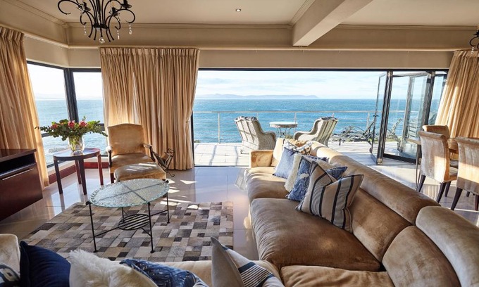 Hermanus City-Centre Apartment | Hamewith Penthouse