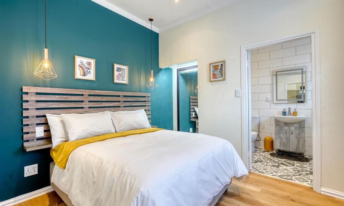 Windermere Apartment | Hampton Collection - Stylish 3 Sleeper Apartment with Pool