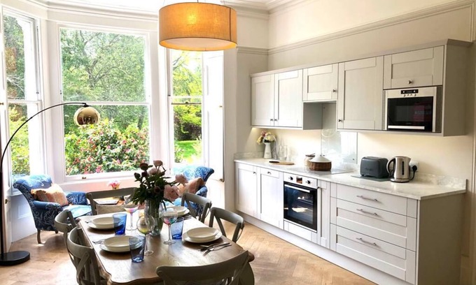 East Molesey House | Hampton Court: Elegant Wing Of Victorian House