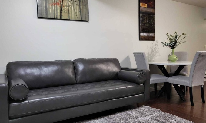 Saskatoon House | Hampton Cozy