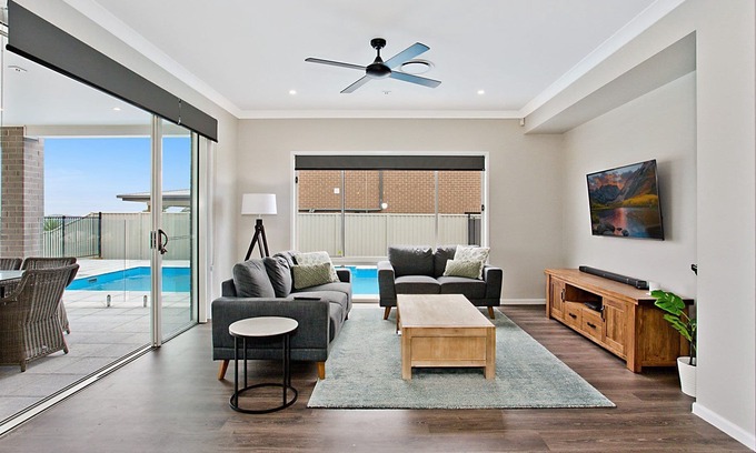Bilambil Heights House | Hampton Heights - Stunning pet friendly home with pool!