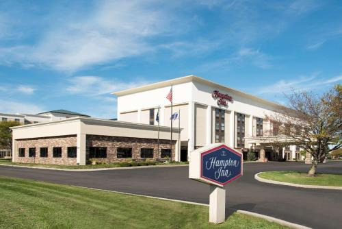 Edinburgh Hotel | Hampton Inn Columbus/Taylorsville
