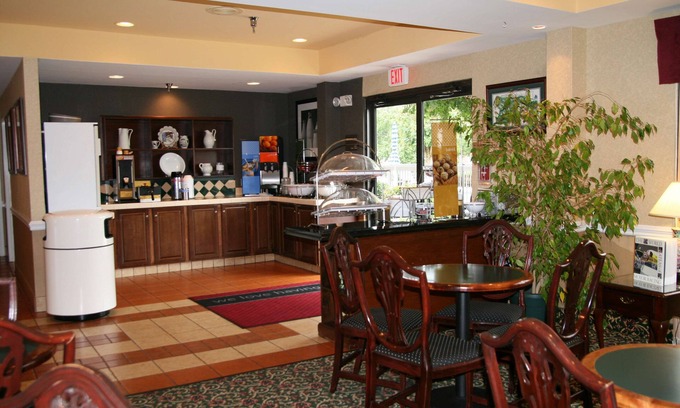 Laurinburg Hotel | Hampton Inn Laurinburg