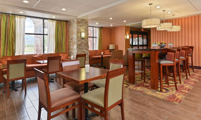 Muscatine Hotel | Hampton Inn Muscatine