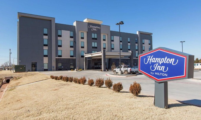Mustang Hotel | Hampton Inn Mustang