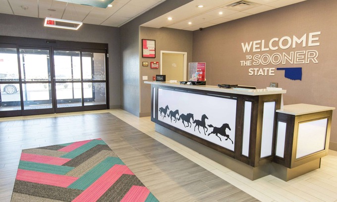 Mustang Hotel | Hampton Inn Mustang