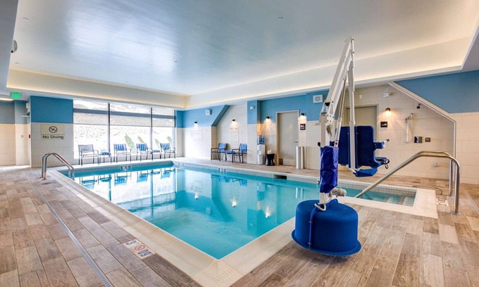 Waltham Hotel | Hampton Inn & Suites Boston/Waltham