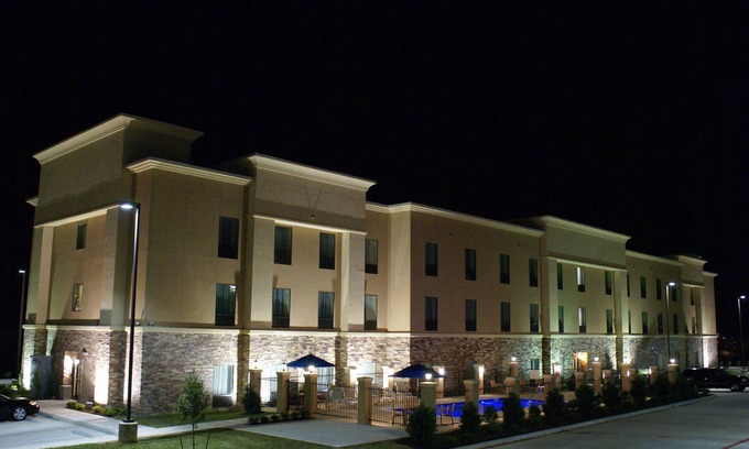Center Hotel | Hampton Inn & Suites Center