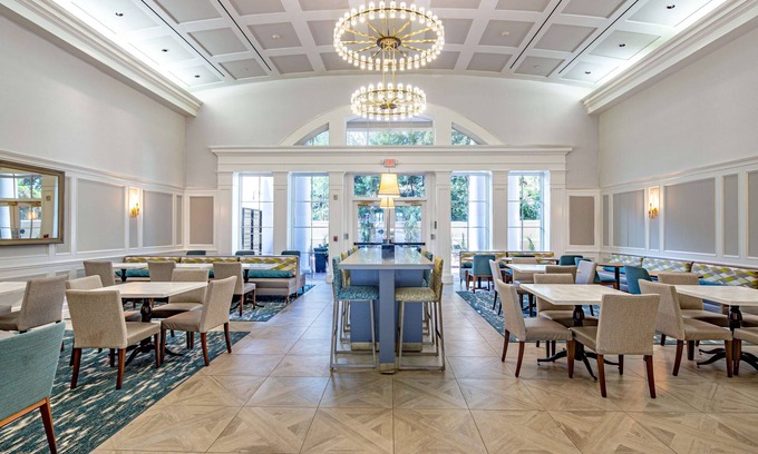 SouthPark Hotel | Hampton Inn & Suites Charlotte/South Park at Phillips Place