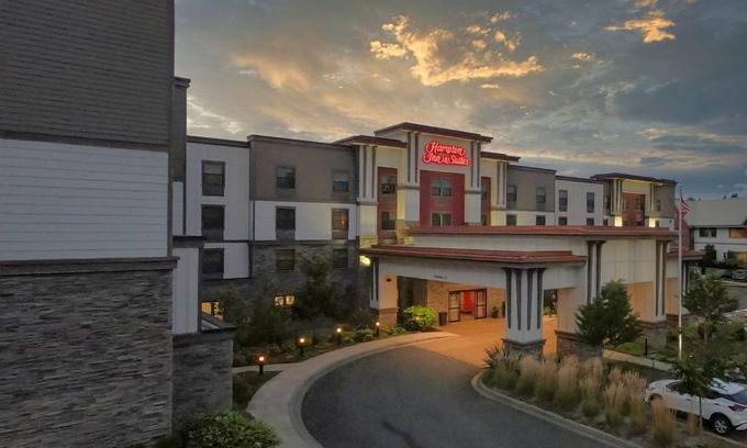 Dupont Hotel | Hampton Inn & Suites DuPont
