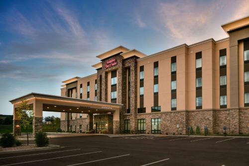 Hudson Hotel | Hampton Inn & Suites-Hudson Wisconsin