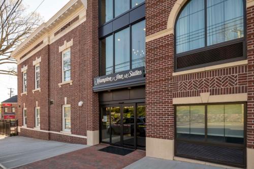 Huntington Hotel | Hampton Inn & Suites Huntington Downtown, Ny