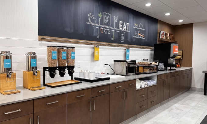 Marina Hotel | Hampton Inn & Suites Marina