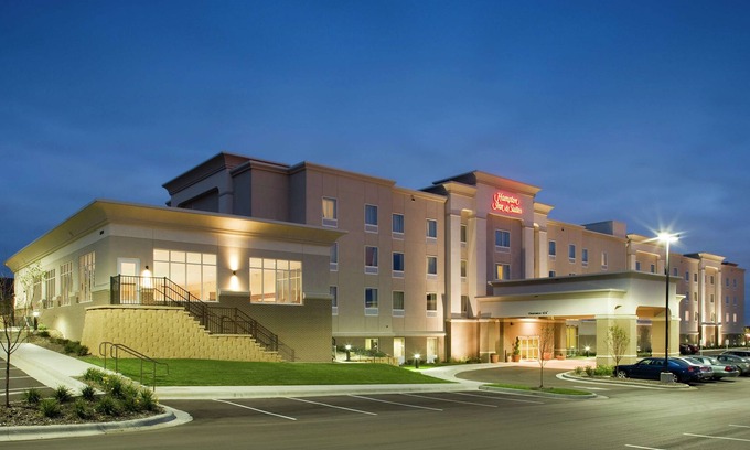 Rochester Hotel | Hampton Inn & Suites Rochester-North