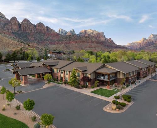 Zion National Park South Entrance Hotel | Hampton Inn & Suites Springdale/Zion National Park
