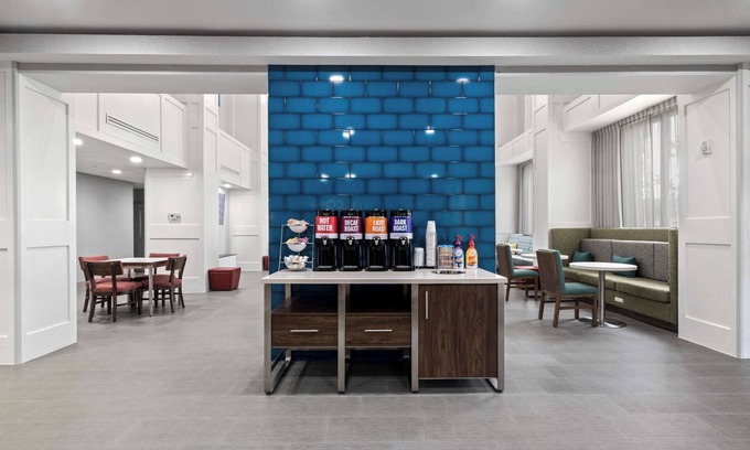 Mount Pleasant Hotel | Hampton Inn & Suites Mount Pleasant