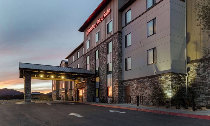 Agua Dulce Hotel | Hampton Inn & Suites Porter Ranch Los Angeles