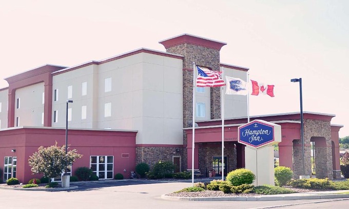 Watertown Hotel | Hampton Inn Watertown