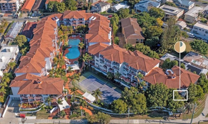 Southport Apartment | Hamptons Charm: Central 1-BR Apt Pool Tennis Court