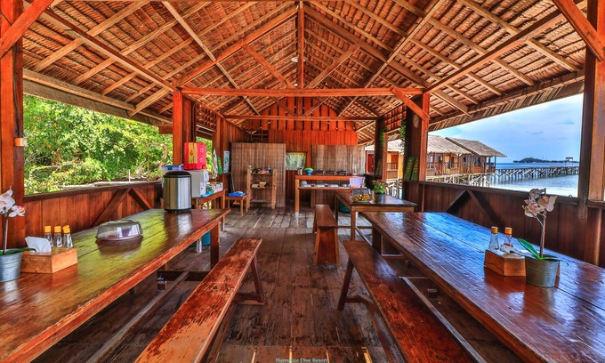 Waisai Hotel | HamuEco Dive Resort Raja Ampat