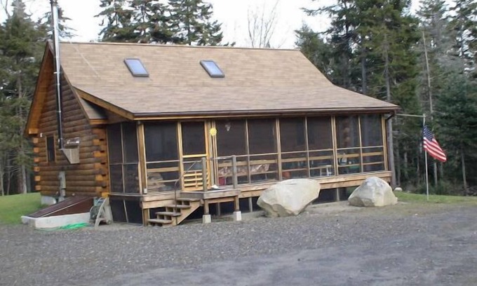 Tenants Harbor Cabin | Hand Crafted Log Cabin