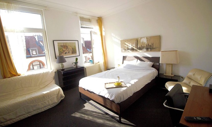 Helmet Apartment | Handy Studio near Naton