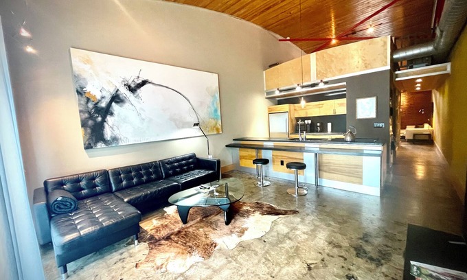 Rosewood Apartment | Hangar Lofts +003 ~ Couples Getaway!