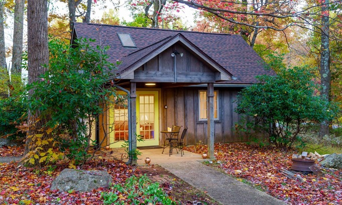 Tyro Apartment | Hanging Rock Cabin -