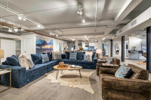 Downtown Nashville Apartment | Hangover Easy Suite 6BR by Maddox Hotel