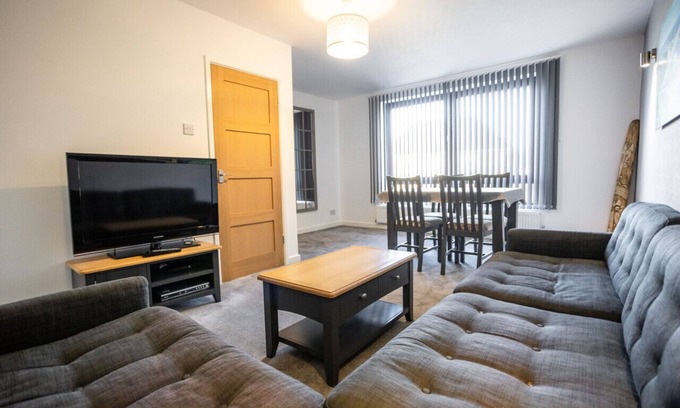 Hanham Apartment | Hanham Apartment Long Stay Discounts Sleep 9