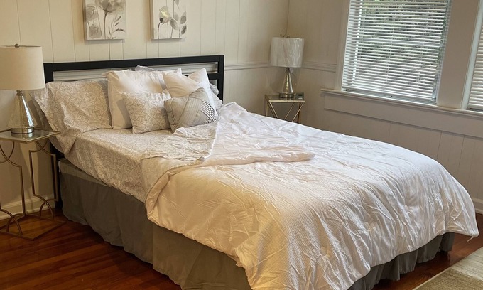 Thomaston House | Hannah House South Cozy country living near the City