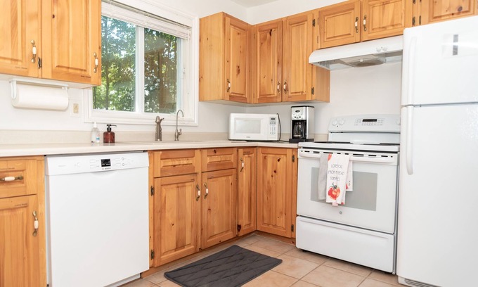 Marmora Cottage | Happy Daze River Retreat Cottage