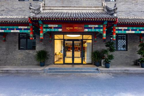 Dongcheng Hotel | Happy Dragon Hotel - Nearby Tiananmen square & Forbidden City & Line 5,6,8 Subway Nearby & Free coffee & Free laundry & Fluent English speaking& Tourist attractions ticket service & Free WiFi unlimited for Western software, Shuttle bus to the Great Wall