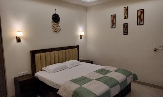 Greater Noida Villa | Happy Feet Homestay 15 mins distance from Expo Mart