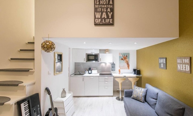 Nepszinhaz negyed Apartment | happy home Budapest GOLD Central located apartment with 80 039 s pinball machine