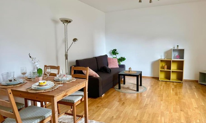 Schwechat Apartment | Happy Home near Airport