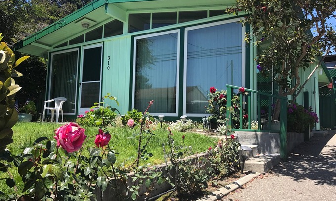 Aptos Cottage | Happy House by the Sea