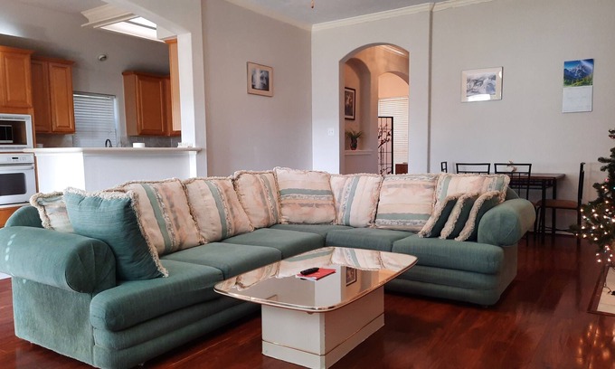 Pearland House | Happy man's 6-bedroom comfortable home