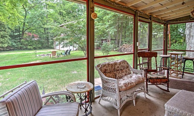 Harbert House | Harbert Cottage with Fire Pit Half Mile to Beach!