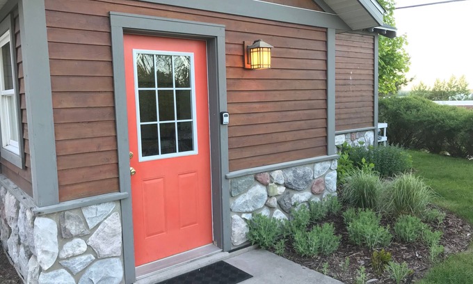 Munising Cottage | Harbor cozy cottage, Lake View, 'Pottery Barn Style'! Pictured Rocks Cruises