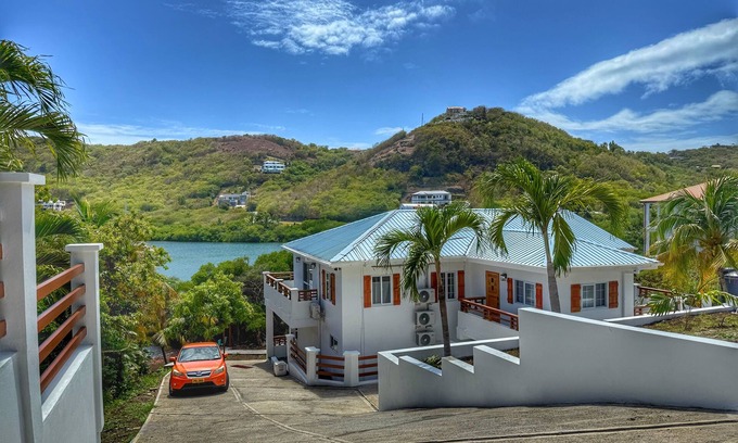 Calvigny House | Harbor Haven Luxury Retreat I- VEHICLE INCLUDED