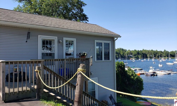 Malletts Bay House | Harbor View Lakehouse